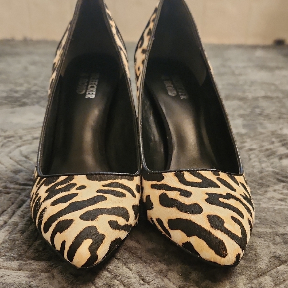 Elegant Animal Print Block Heels - Picture 4 of 17